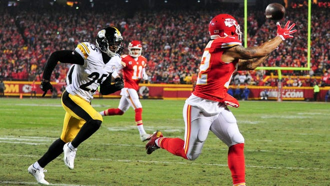 Chiefs wide receiver Albert Wilson (12) scores a touchdown in the first quarter against the Steelers.