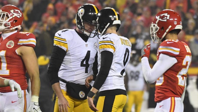 Steelers punter Jordan Berry (4) congratulates kicker Chris Boswell (9) during the fourth quarter against the Chiefs. Boswell hit an NFL-record six field goals.