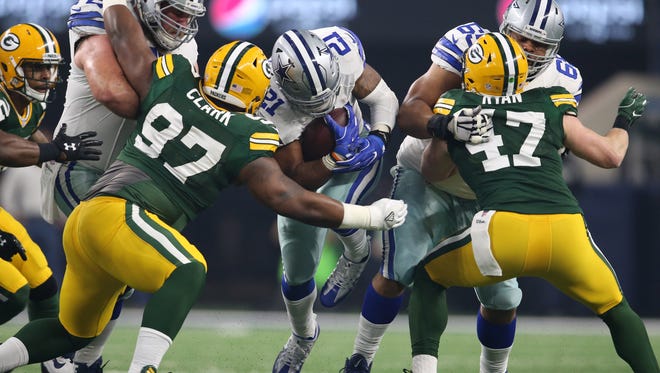 Jan 15, 2017; Arlington, TX, USA; Dallas Cowboys running back Ezekiel Elliott (21) runs the ball against Green Bay Packers nose tackle Kenny Clark (97) during the first quarter in the NFC Divisional playoff game at AT&T Stadium. Mandatory Credit: Matthew Emmons-USA TODAY Sports ORG XMIT: USATSI-355516 ORIG FILE ID:  20170115_pjc_aj6_081.JPG