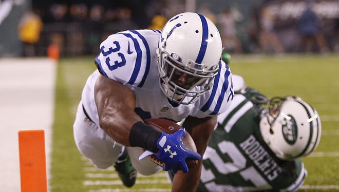 Indianapolis Colts running back Robert Turbin (33) stretches across the goal to score on a 5 yard carry against the New York Jets during the third quarter at MetLife Stadium in East Rutherford, N.J., on Monday, Dec. 5, 2016.