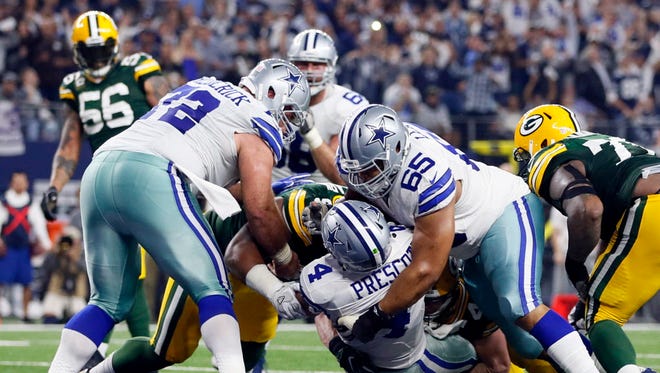 Cowboys quarterback Dak Prescott (4) scores a two-point conversion to tie the game in the fourth quarter against the Packers.