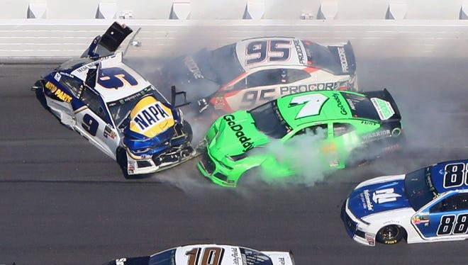 The Daytona 500 ended in disappointing fashion for Elliott (9) in 2018 when he got caught up in a massive wreck with Kasey Kahne (95), Danica Patrick (7) and others.
