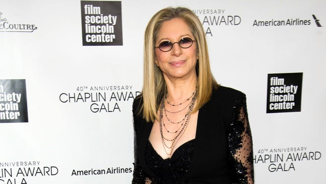 Singer Barbra Streisand is mourning her dog Samantha.