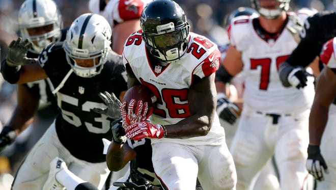 Sep 18, 2016; Oakland, CA, USA; Atlanta Falcons running back Tevin Coleman (26) runs for a touchdown against the Oakland Raiders in the fourth quarter at Oakland-Alameda County Coliseum. The Falcons defeated the Raiders 35-28. Mandatory Credit: Cary Edmondson-USA TODAY Sports ORG XMIT: USATSI-268280 ORIG FILE ID:  20160918_kkt_se9_059.jpg