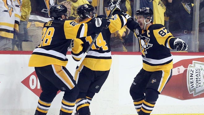 Pittsburgh Penguins celebrate the game-winning goal in Game 7 by Chris Kunitz (center).
