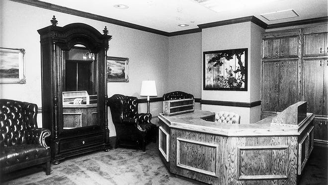 Photograph of the 15th floor reception of the Andrew Johnson Building in 1982.