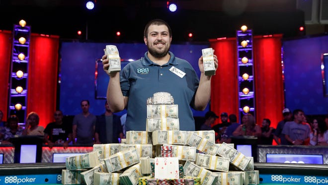 Scott Blumstein poses for photographers after winning the World Series of Poker main event, Sunday, July 23, 2017, in Las Vegas.