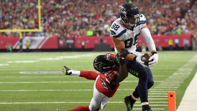Seattle Seahawks tight end Jimmy Graham (88) scores a touchdown against Atlanta Falcons strong safety Keanu Neal (22) during the first quarter in the NFC Divisional playoff at Georgia Dome.