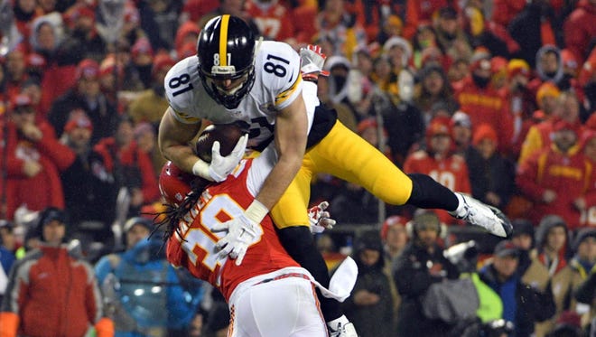 Steelers tight end Jesse James (81) is upended by Chiefs safety Ron Parker (38) during the first quarter.
