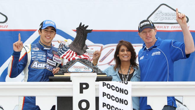 Chase Elliott celebrates with his mother Cindy and father Bill Elliott after winning the Pocono ARCA 200 at Pocono Raceway.