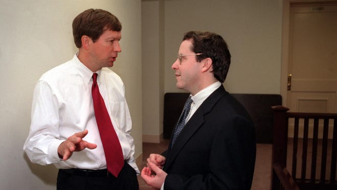 Gene Sperling, right, then the assistant to the president for economic policy, talks to Kasich in the Capitol on May 13, 1997, prior to a meeting regarding the balanced budget amendment.