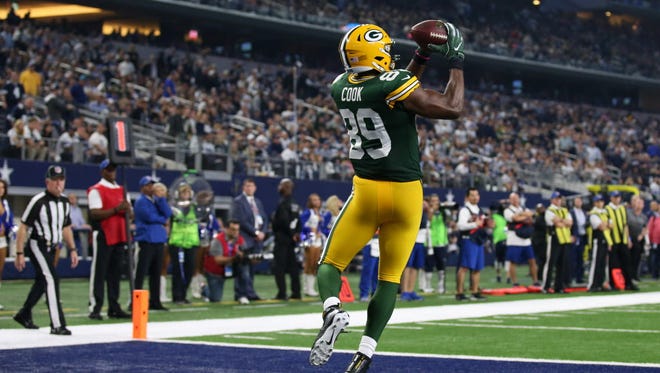 Packers tight end Jared Cook (89) catches a touchdown pass during the third quarter against the Cowboys.