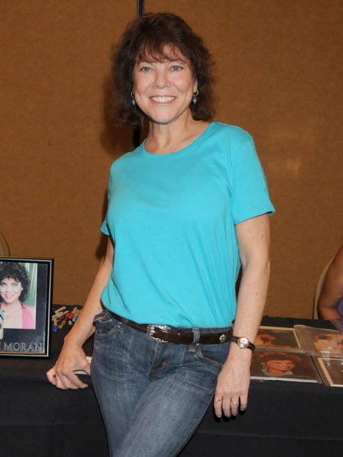FILE - APRIL 22: Actor and star of "Happy Days" Erin Moran dies at 56. BURBANK, CA - JULY 18: Erin Moran poses at the The Hollywood Collectors & Celebrities Show at the Burbank Airport Marriott Hotel & Convention Center in Burbank, California on July 18, 2009.  (Photo by Gregg DeGuire/FilmMagic) ORG XMIT: 690205223 ORIG FILE ID: 139222635