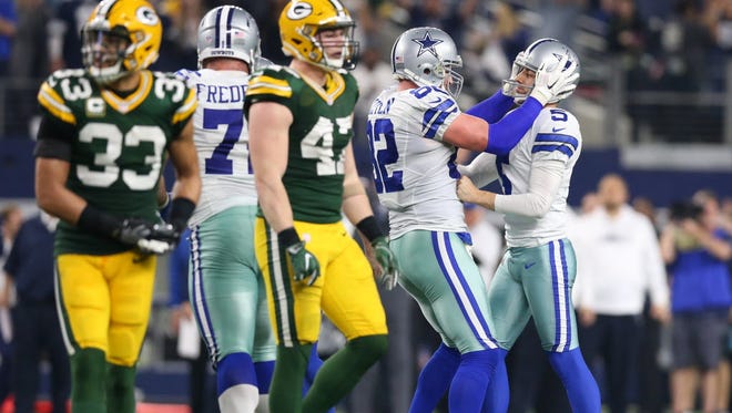 Cowboys kicker Dan Bailey (5) celebrates with tight end Jason Witten (82) after making a field goal to tie the game with the Packers in the fourth quarter.