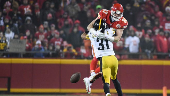Steelers cornerback Ross Cockrell (31) breaks up a pass intended for Chiefs tight end Travis Kelce (87) during the third quarter.
