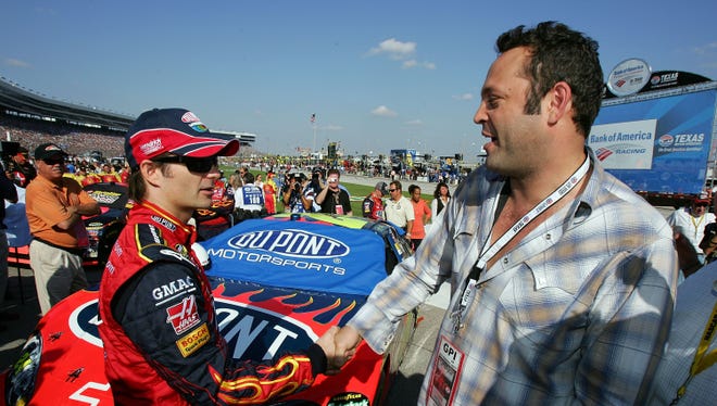 Gordon shakes hands with actor Vince Vaughn before the Dickies 500 at Texas Motor Speedway on Nov. 4, 2007.
